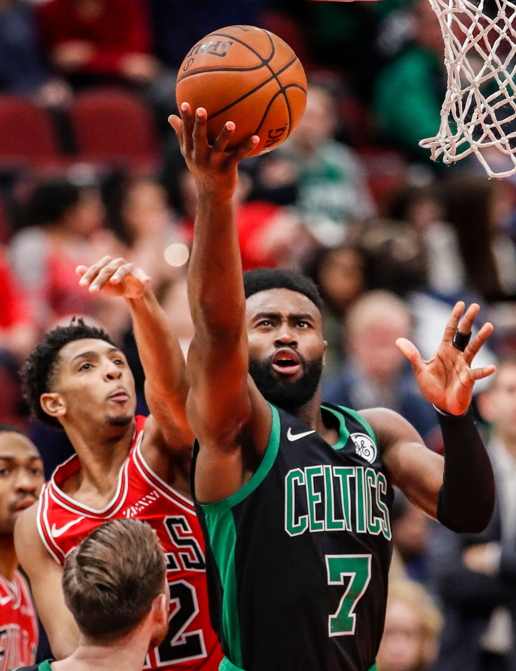 NBA巨星杰伦布朗被中国发明震撼NBA球星来中国一趟什么都想带回家